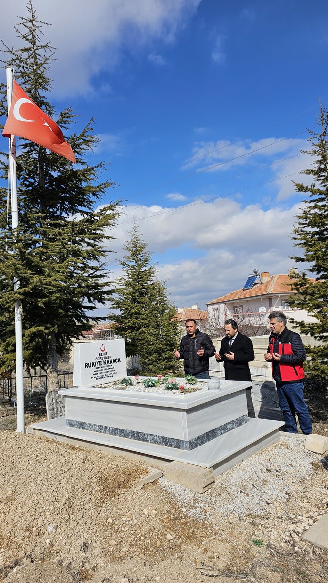 Şehit Öğretmen Rukiye Karaca'nın Mezarına Ziyaretle Mahmut SELÇUK ve Ekibi