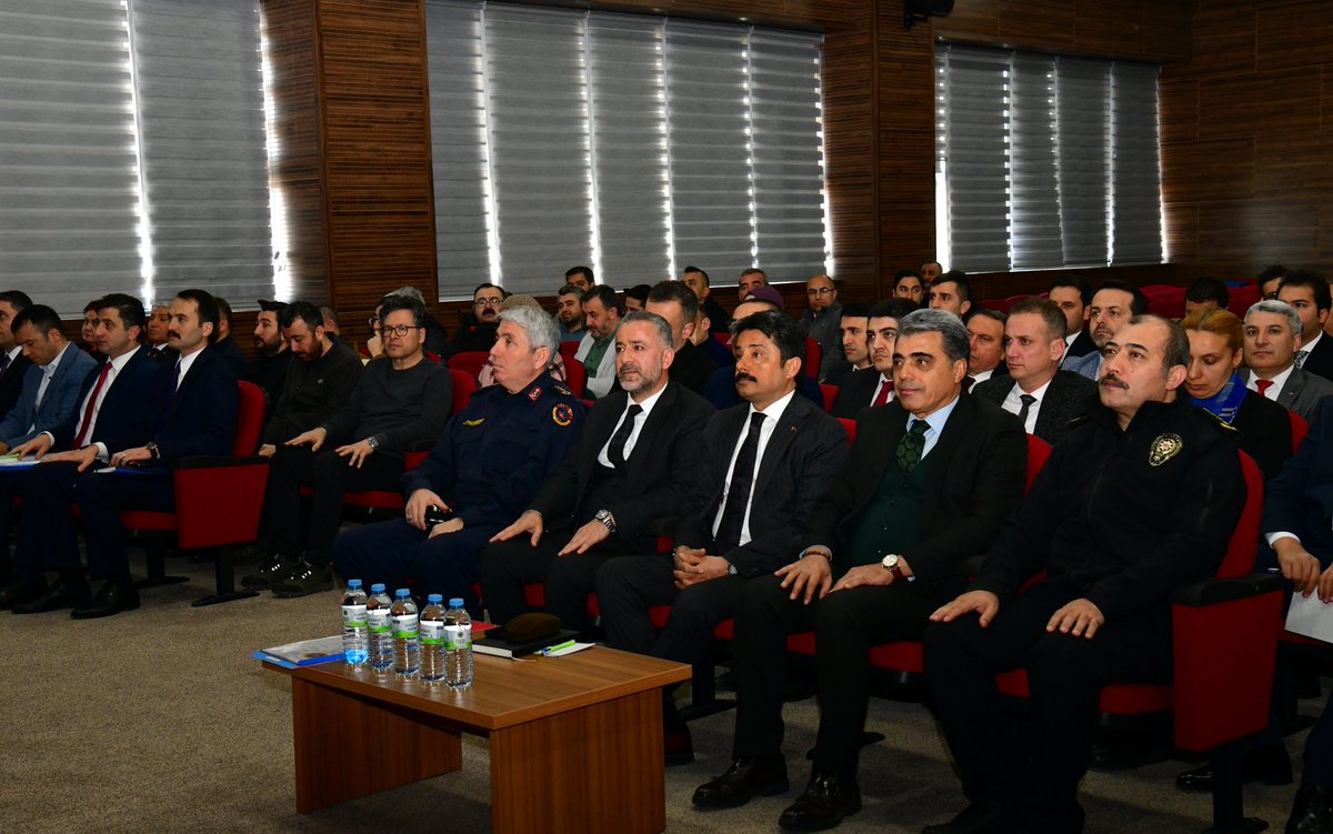 Kırşehir'de Kamu Personellerine Yenilikçi Eğitim: Kurumsal Sosyal Medya ve Yapay Zeka