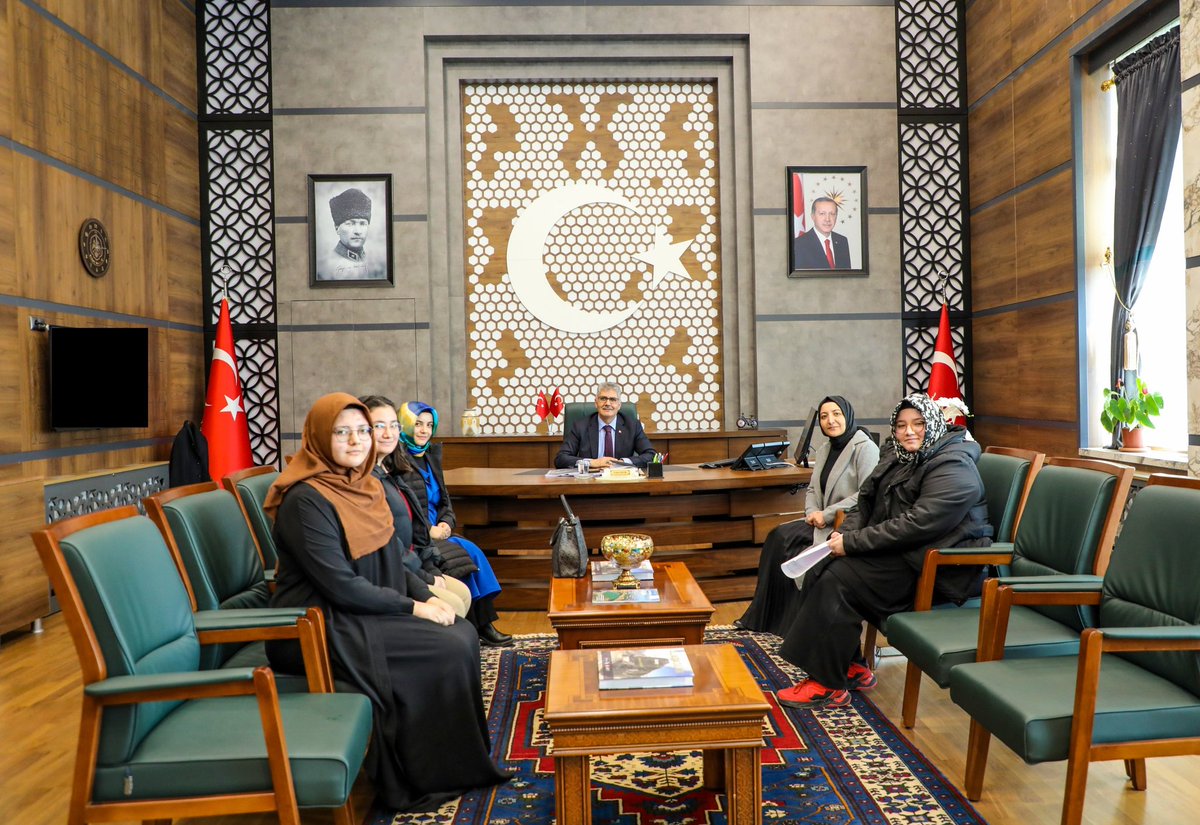 Vali Çelik, Anadolu İmam Hatip Lisesi Öğrencilerini ve Öğretmenlerini Makamına Kabul Etti