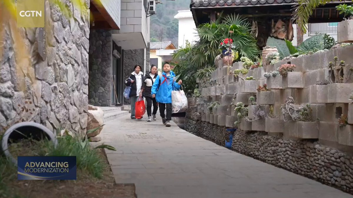 Yunan Eyaletinde İkamet Eden Çocuklar için Gökyüzü Skol Otobüsü Güvenliğini Sağlıyor