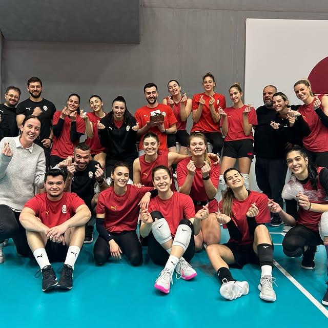 Galatasaray Daikin Kadın Voleybol Takımı Yardımcı Antrenörü Emre Türkiler'in Doğum Günü Kutlamalarında