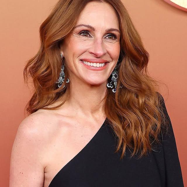 Julia Roberts, 50. César Ödülleri'nde Onur Ödülü Kazandı