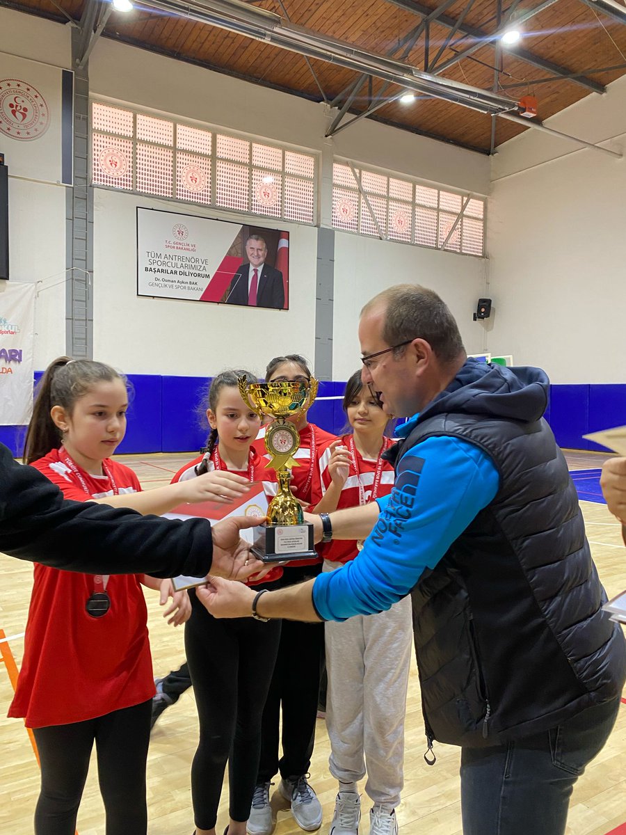 Kırşehir'de Okul Sporları Badminton Müsabakalari Son Buldu