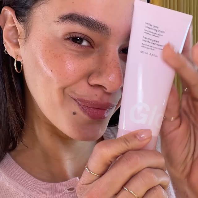 Glossier, Yeni Temizleme Balını Tanıtıyor: Milky Jelly Cleansing Balm