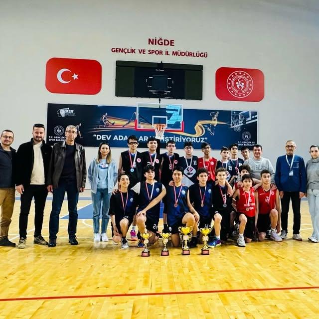 Niğde'de Okul Sporları 3x3 Yıldız Erkekler Müsabaka Sonucu Büyük Heyecan Yaşandı