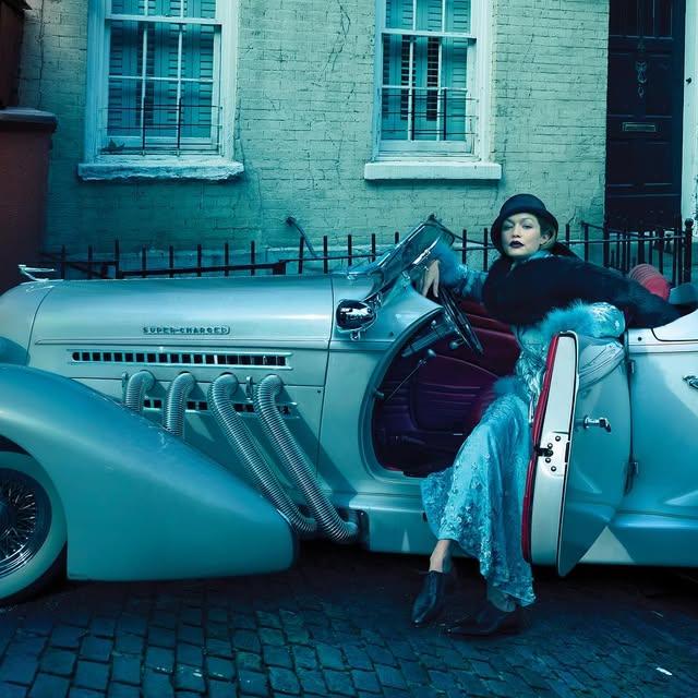 Gigi Hadid, Anna Leibovitz ve Vogue'un Nisan Kapak Çevresi