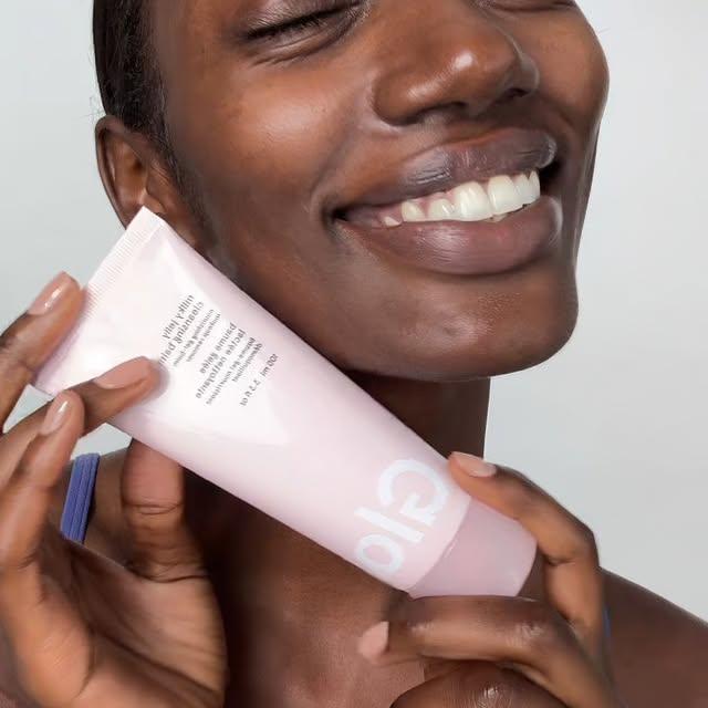 Glossier'dan Yeni Temizleme Balmanı: Milky Jelly Cleansing Balm