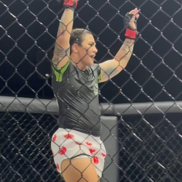 Jessica Andrade, UFC 315'te Rakibini Mükemmel Tekniğiyle Devirdi