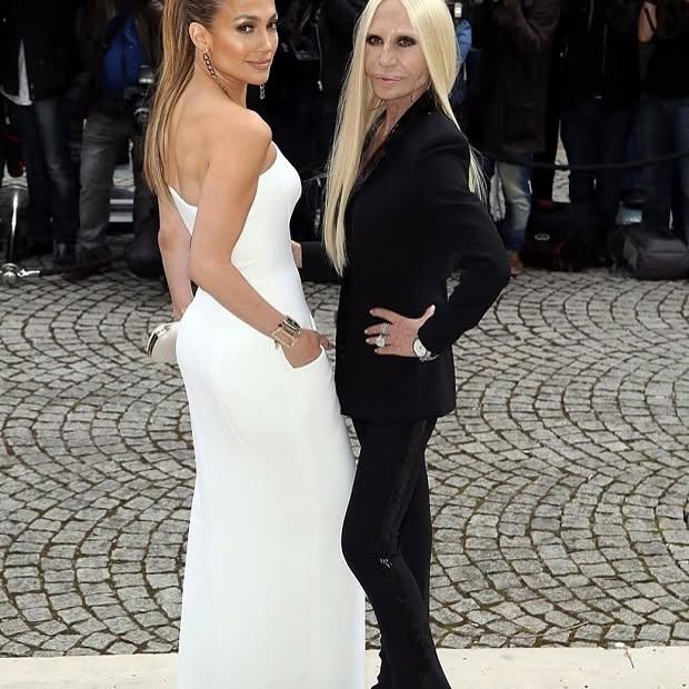 Jennifer Lopez, Donatella Versace'dan Destekleyici Bir Mesaj Aldı