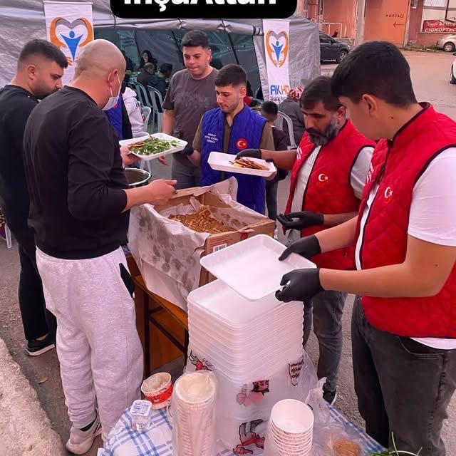 Aksaray'da Hayırseverin Desteğiyle İftar Yemeği Düzenlendi