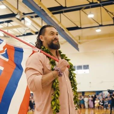 Jason Momoa, Hawaii Okullarında Sürdürülebilir Su Sistemini Destekliyor