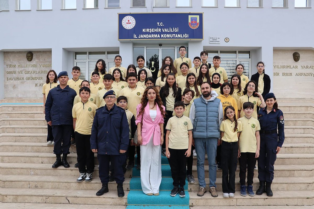 Kırşehir'deki Öğrenciler, Çanakkale Zaferi Etkinliğiyle Jandarma Komutanlığını Ziyaret Etti