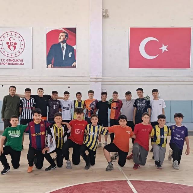 Nigde'de Gençleri Buluşturan Futsal Turnuvası Tamamlandı