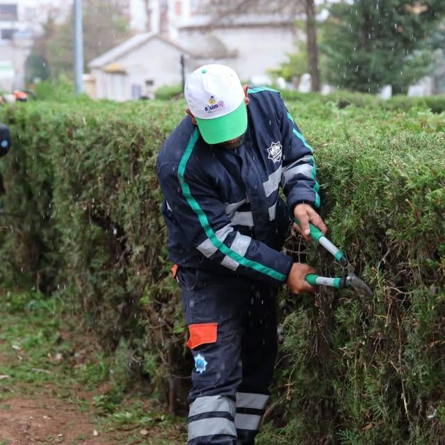 Aksaray Belediyesi, Ramazan Bayramı Öncesi Mezarlıklarda Hazırlık Çalışmaları Yapıyor