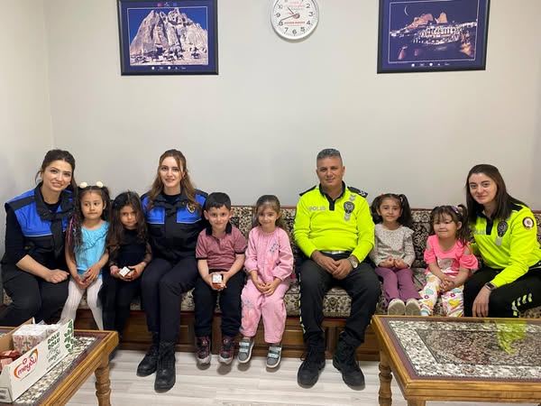 Nevşehir Emniyeti, Göreme Anaokulu Öğrencileriyle Buluştu ve Vatandaşları Dolandırıcılığa Karşı Bilgilendirdi