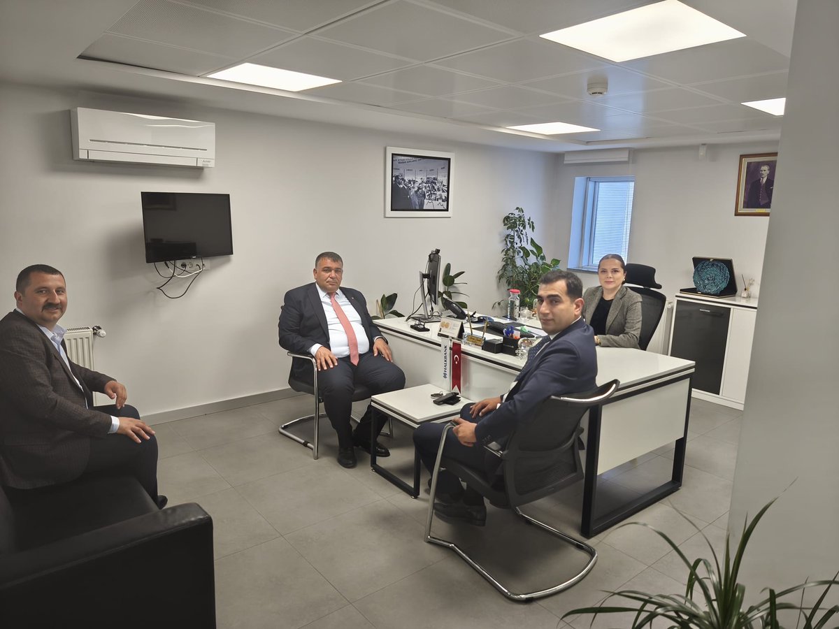 Kırşehir TSO Başkanı Yılmaz, Halkbank ve Türkiye Hayat Emeklilik Yetkilileriyle Bir Araya Geldi