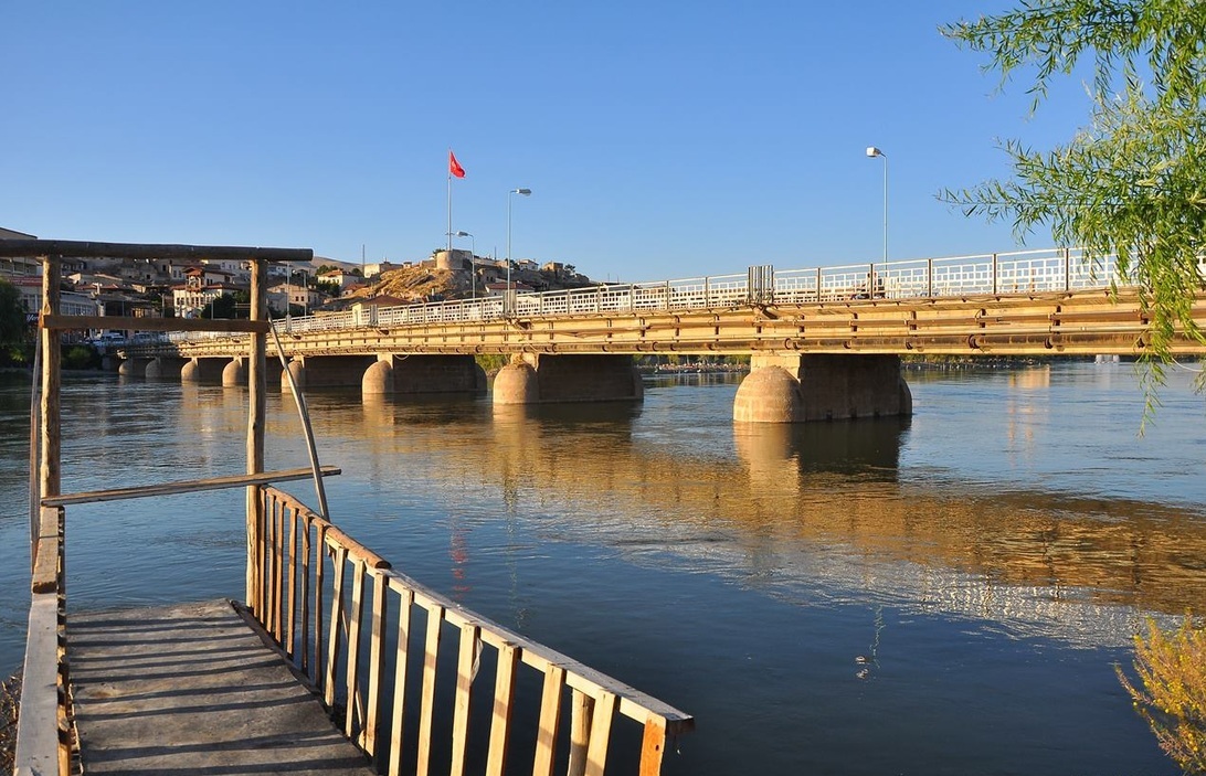  Tarihi Avanos Taş Köprüsü Yenilenen Yüzüyle Bugün Saat 15:00'te Araç Trafiğine Açılıyor!