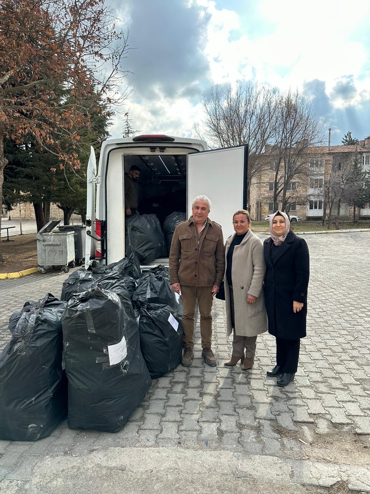 Ali Yavuz ve Ganimet Yavuz'dan Eğitime Destek: 743 Ayakkabı ve 775 Mont Bağışı